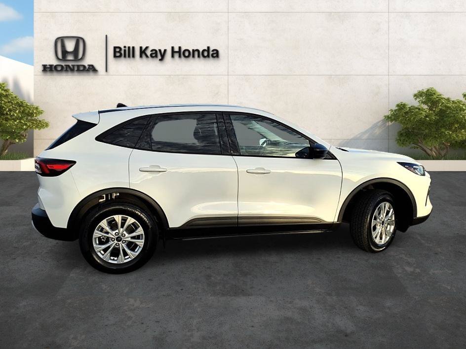 Used 2025 Ford Escape Active AWD/4WD image 2