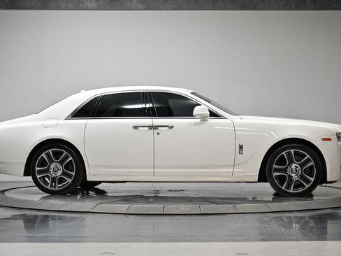 Used 2017 Rolls-Royce Ghost image 17