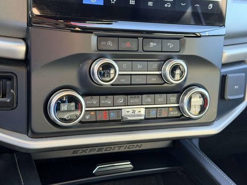 Used 2024 Ford Expedition XLT image 21