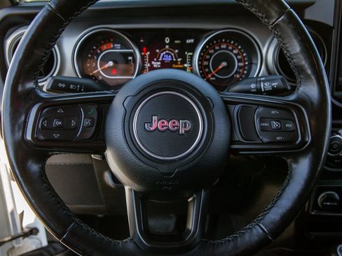 Used 2021 Jeep Gladiator Willys image 17
