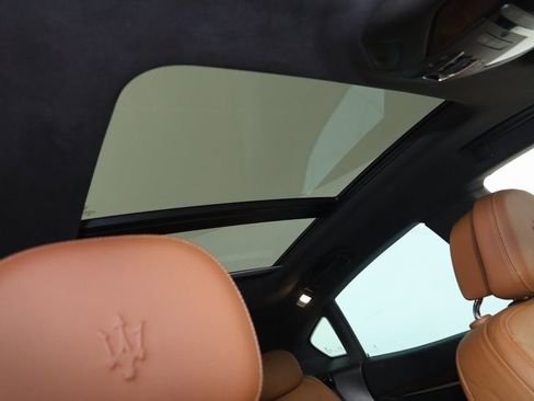 Used 2022 Maserati Levante Modena image 11