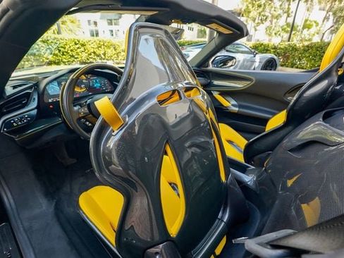 Used 2022 Ferrari SF90 Spider image 63