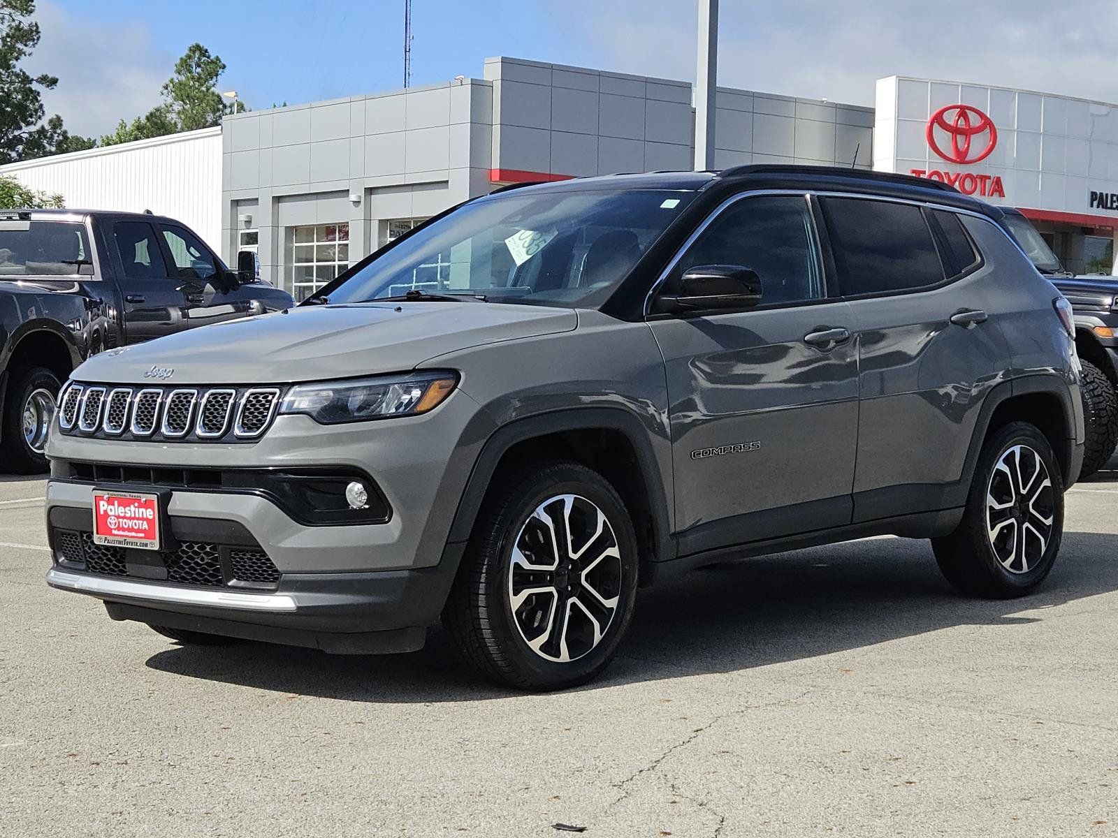 Used 2024 Jeep Compass Limited AWD/4WD image 3