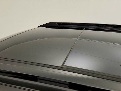 Used 2023 Chevrolet TrailBlazer RS w/ Sun and Liftgate Package FWD image 11