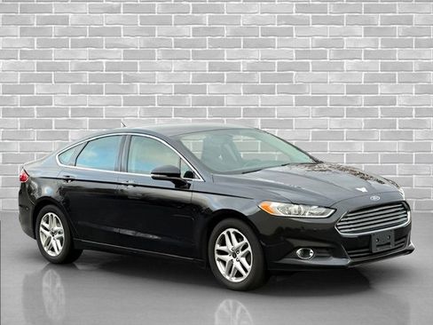 Used 2015 Ford Fusion SE w/ Equipment Group 202A image 9
