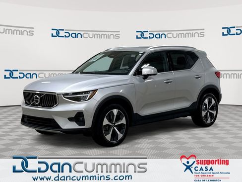 Used 2024 Volvo XC40 B5 Plus image 1