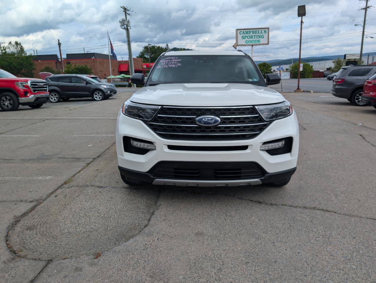 Used 2021 Ford Explorer XLT w/ Equipment Group 202A AWD/4WD image 2