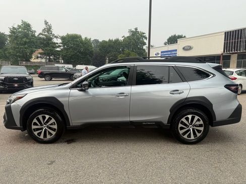 Used 2024 Subaru Outback Premium AWD/4WD image 5