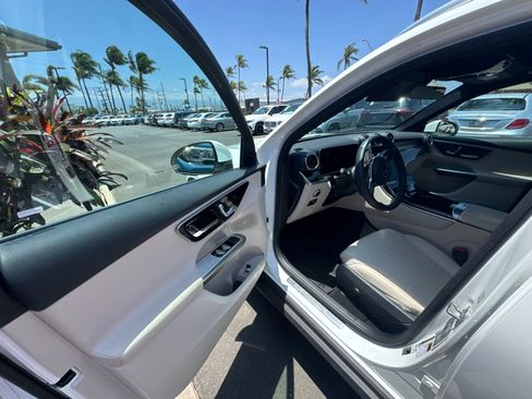 Used 2026 Mercedes-Benz GLC 300 4MATIC image 11