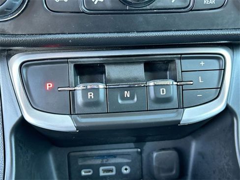 Used 2023 GMC Terrain SLT image 16