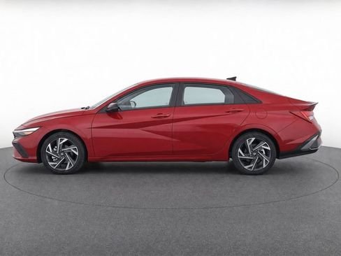 Used 2025 Hyundai Elantra SEL FWD image 8