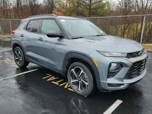 Used 2021 Chevrolet TrailBlazer RS FWD image 2