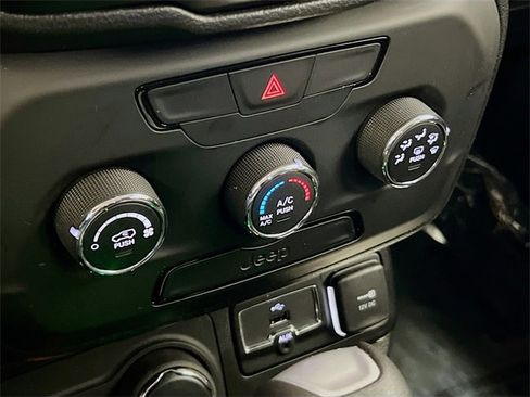 Used 2019 Jeep Renegade Sport image 10