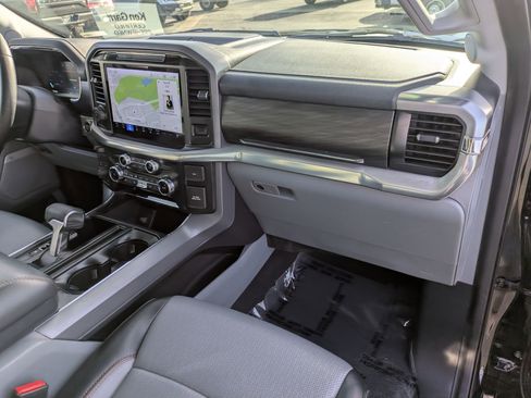 Used 2025 Ford F150 Lariat w/ Equipment Group 501A Mid image 32