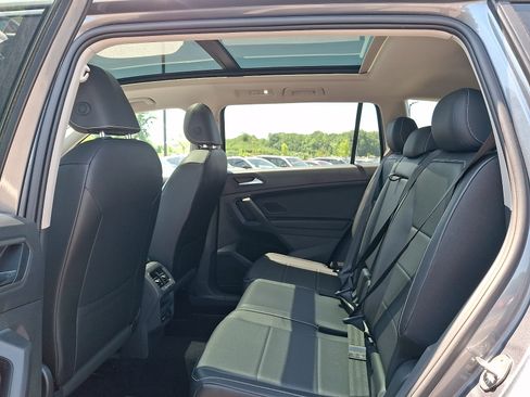 Used 2021 Volkswagen Tiguan SE w/ Panoramic Sunroof Package AWD/4WD image 11