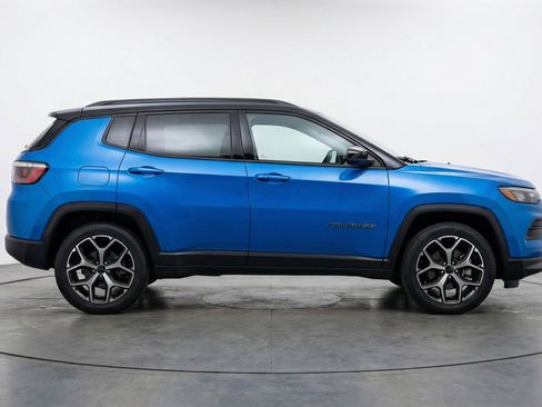 Used 2025 Jeep Compass Limited AWD/4WD image 11
