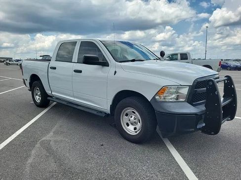 Used 2019 RAM 1500 4x4 Crew Cab Classic image 18