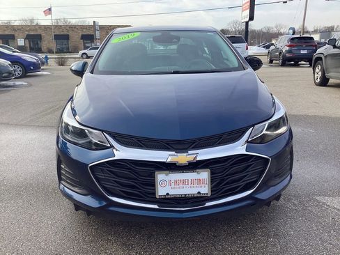 Used 2019 Chevrolet Cruze LT w/ Convenience Package image 3