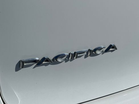 Used 2024 Chrysler Pacifica Touring-L FWD image 28