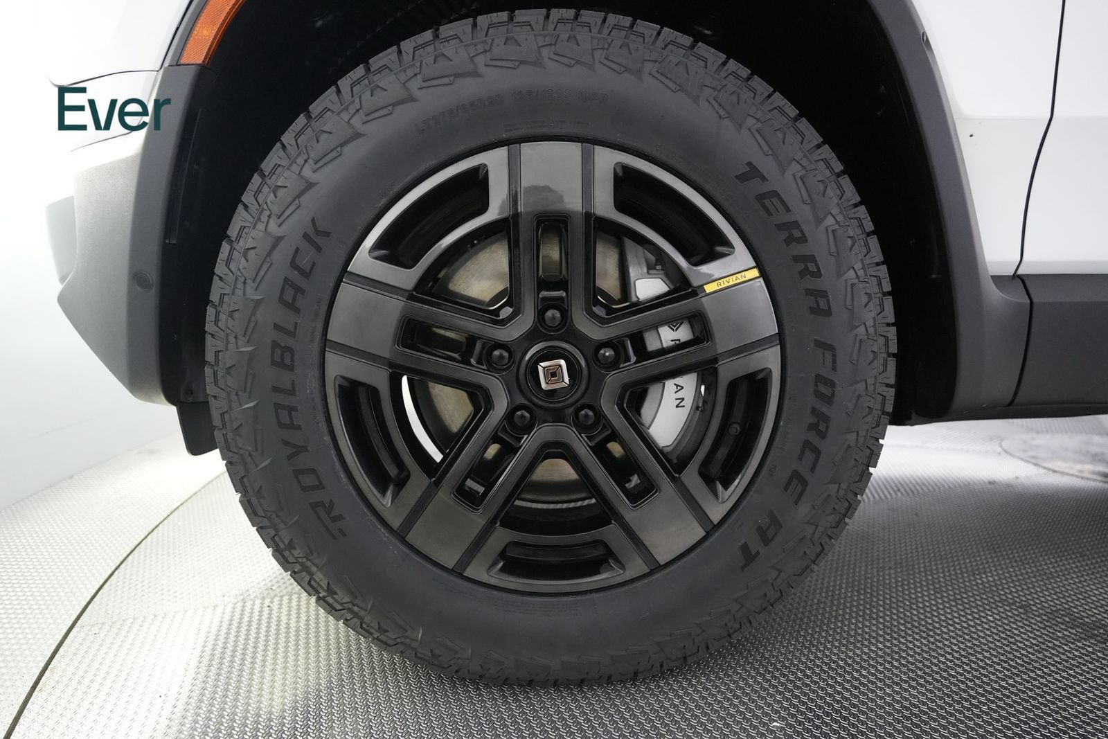 Used 2023 Rivian R1S Adventure Dual AWD/4WD image 19