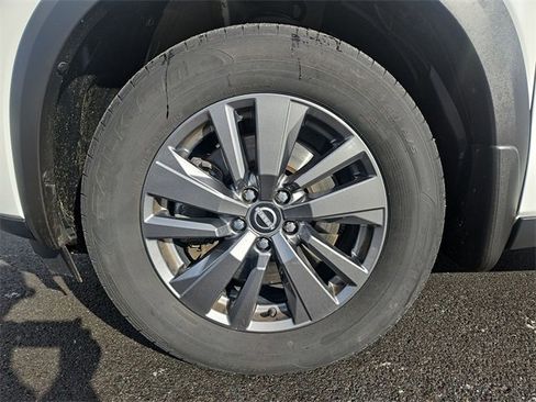 Used 2022 Nissan Pathfinder SV image 31