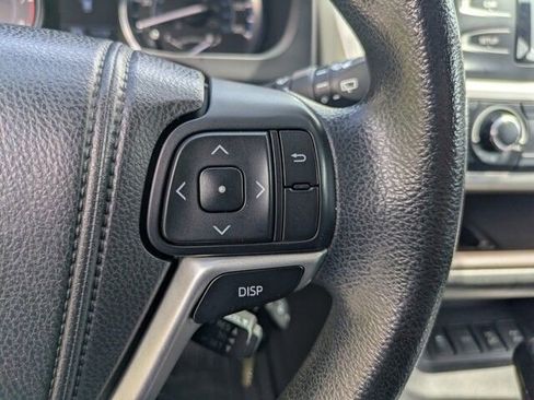 Used 2014 Toyota Highlander LE image 22