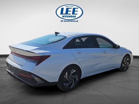 Certified 2025 Hyundai Elantra Sport FWD image 3