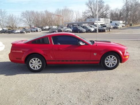 Used 2009 Ford Mustang Premium RWD image 4