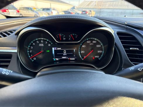 Used 2017 Chevrolet Impala LT w/ Convenience Package image 19