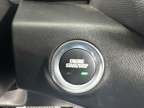 Used 2024 GMC Terrain SLT image 25