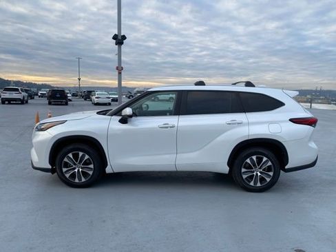 Used 2023 Toyota Highlander XLE image 5
