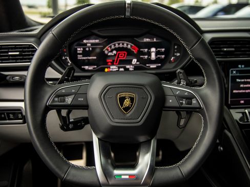 Used 2024 Lamborghini Urus S image 25