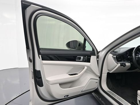 Certified 2022 Porsche Panamera 4 Executive image 16