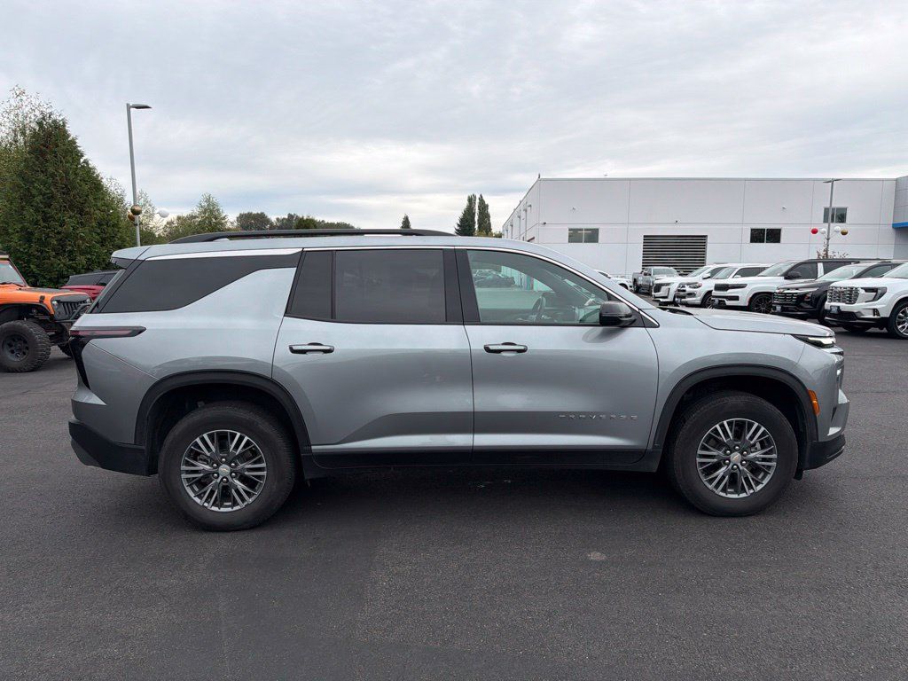 Used 2026 Chevrolet Traverse LT AWD/4WD image 7