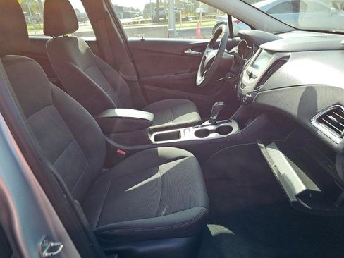 Used 2018 Chevrolet Cruze LS FWD image 9