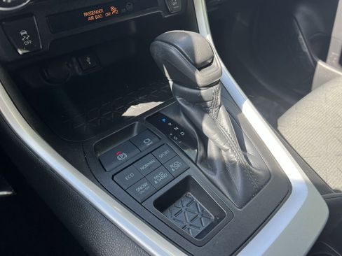Used 2022 Toyota RAV4 XLE image 29