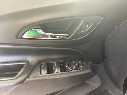 Used 2018 Chevrolet Equinox LT FWD image 13