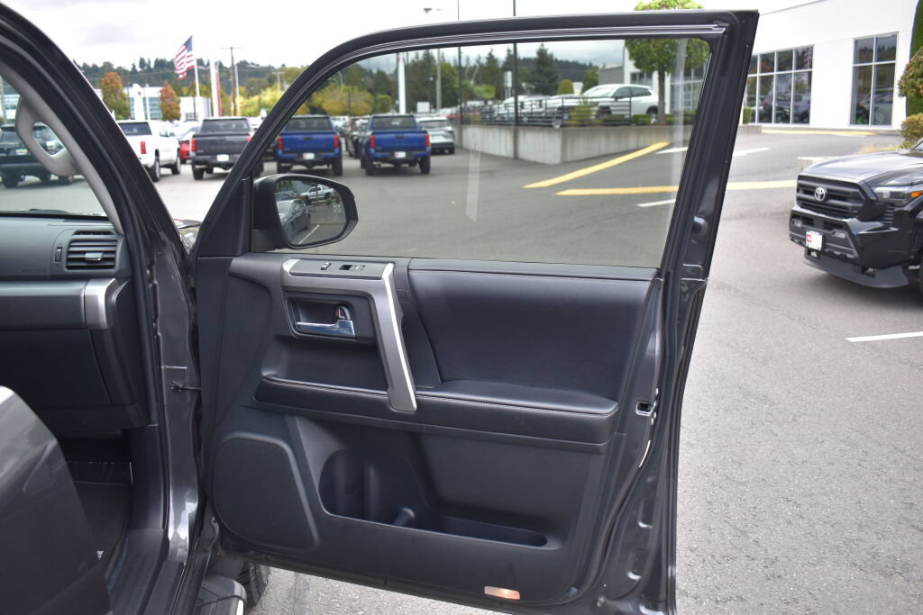 Certified 2016 Toyota 4Runner SR5 Premium AWD/4WD image 24