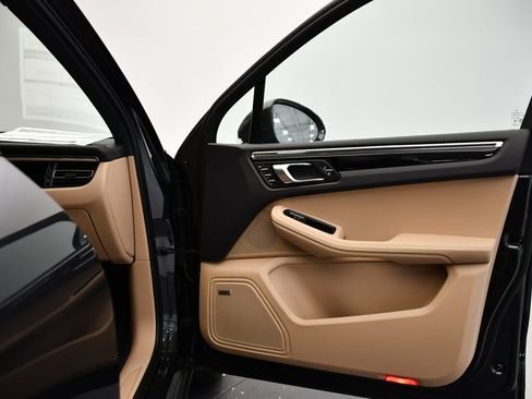 Certified 2026 Porsche Macan AWD/4WD image 46
