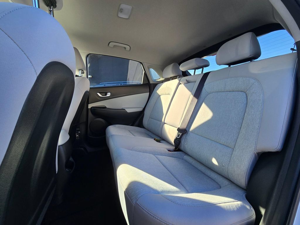 Used 2023 Hyundai Kona SE FWD image 15