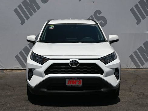 Used 2021 Toyota RAV4 XLE FWD image 2