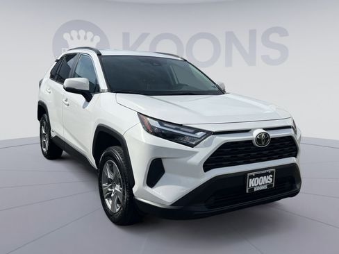 Used 2025 Toyota RAV4 XLE AWD/4WD image 8