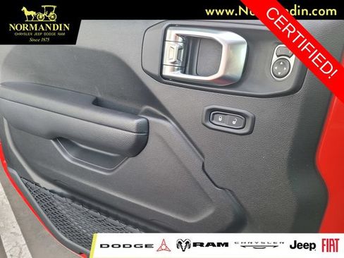 Certified 2025 Jeep Wrangler Unlimited Rubicon w/ Convenience Group AWD/4WD image 16