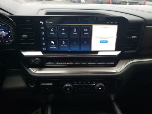 Used 2022 Chevrolet Silverado 1500 High Country w/ Technology Package image 18