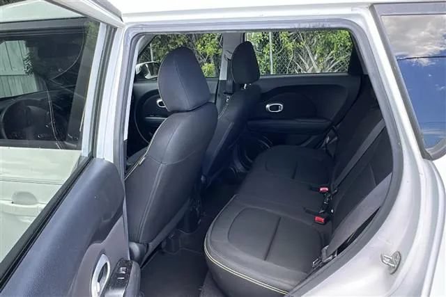 Used 2015 Kia Soul + FWD image 6