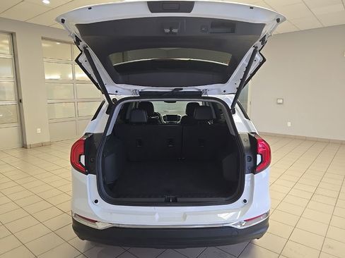 Used 2024 GMC Terrain SLT image 15