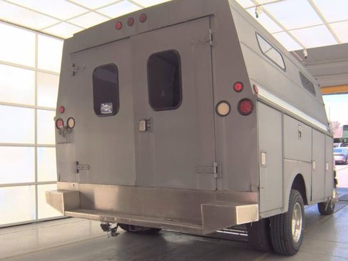 Used 2010 GMC Savana 3500 image 2