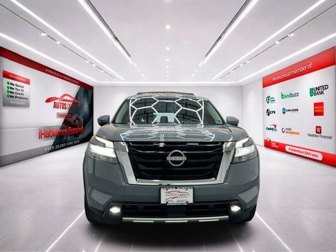 Used 2024 Nissan Pathfinder Platinum AWD/4WD image 2