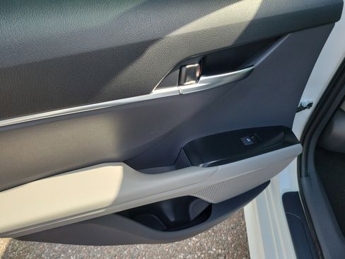 Used 2020 Toyota Camry SE image 8