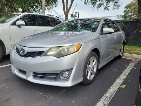 Used 2014 Toyota Camry L image 3